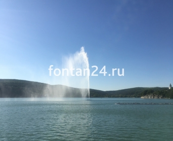 Плавающий фонтан "Маяк", h=20 м